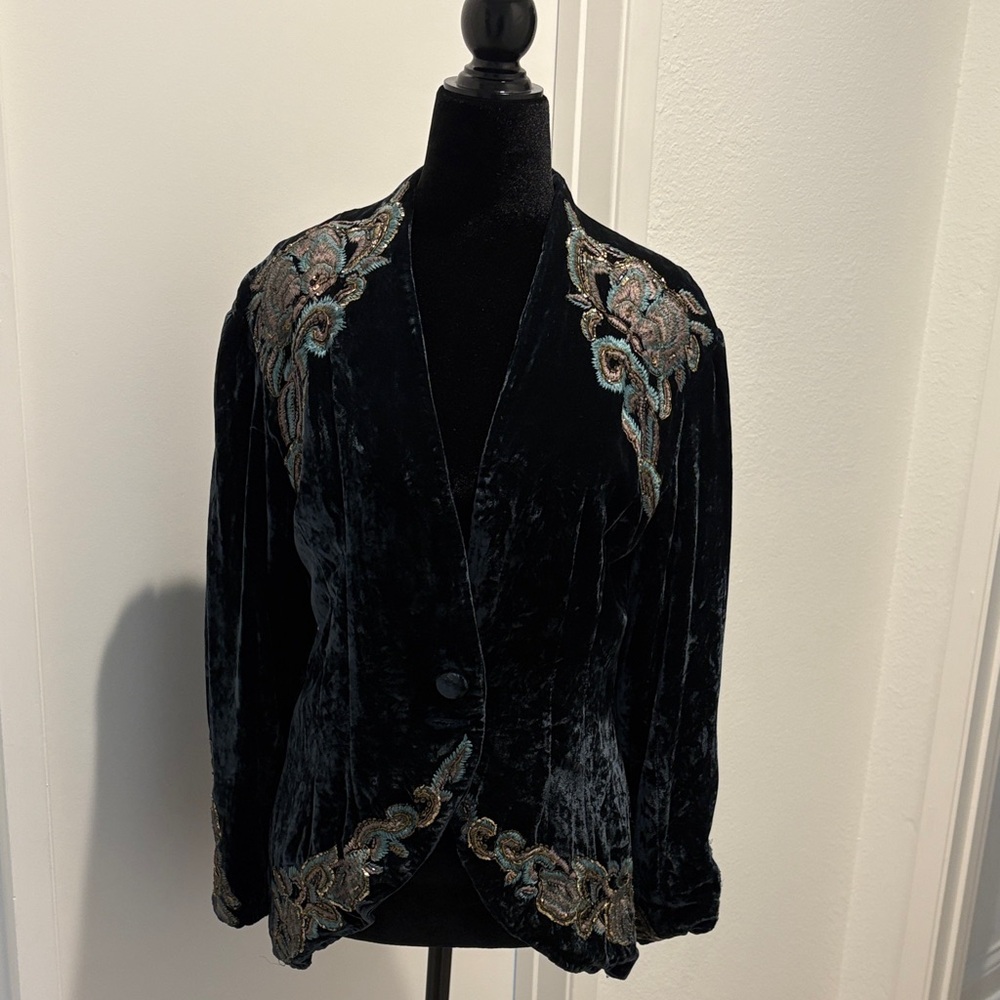 JOOLAY Midnight Velvet Embroidered Blazer